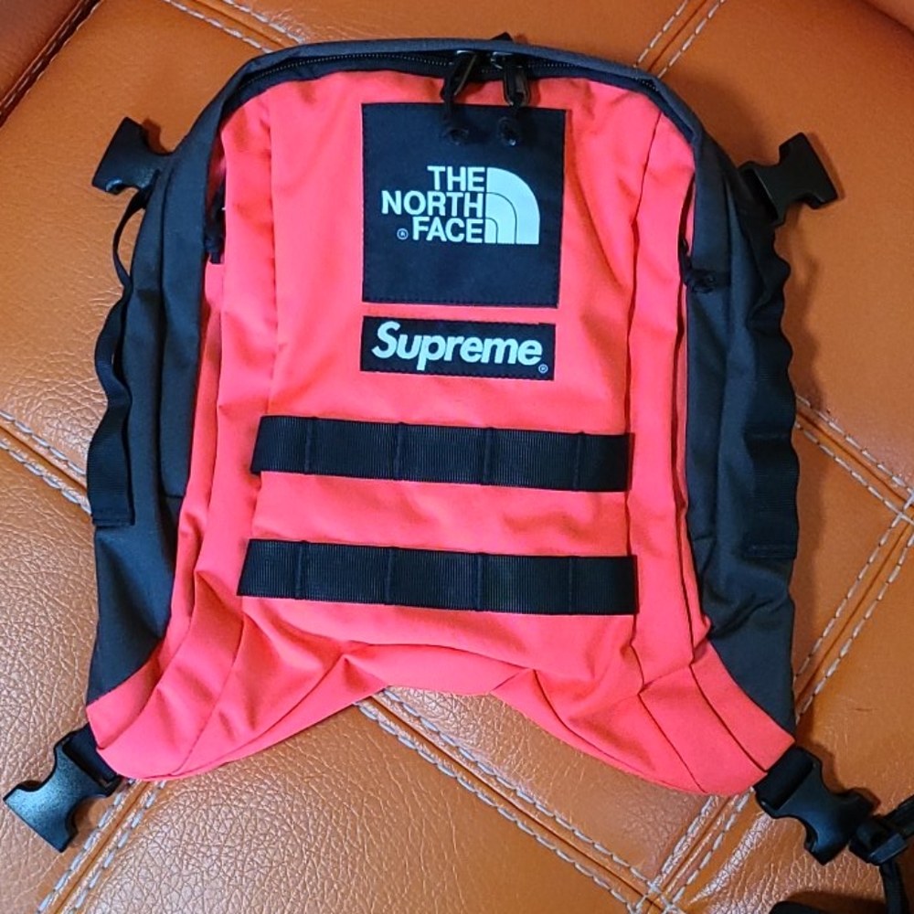 SOLD! Supreme North Face RTG Backpack Rocket Red - Picture 2 of 13